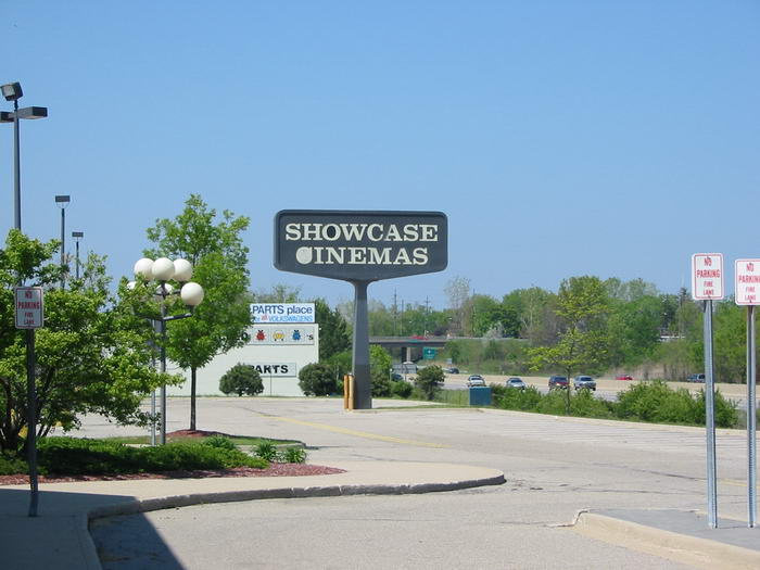 Showcase Cinemas Auburn Hills - May 2002 (newer photo)
